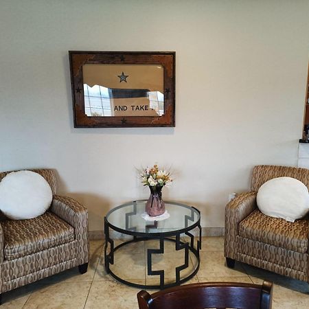 Westwood Inn By Oyo Gonzales Tx מראה חיצוני תמונה