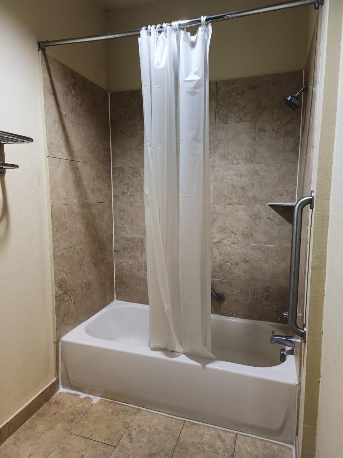 Westwood Inn By Oyo Gonzales Tx מראה חיצוני תמונה