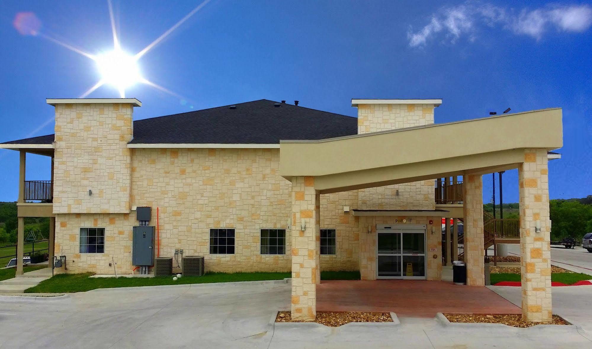 Westwood Inn By Oyo Gonzales Tx מראה חיצוני תמונה